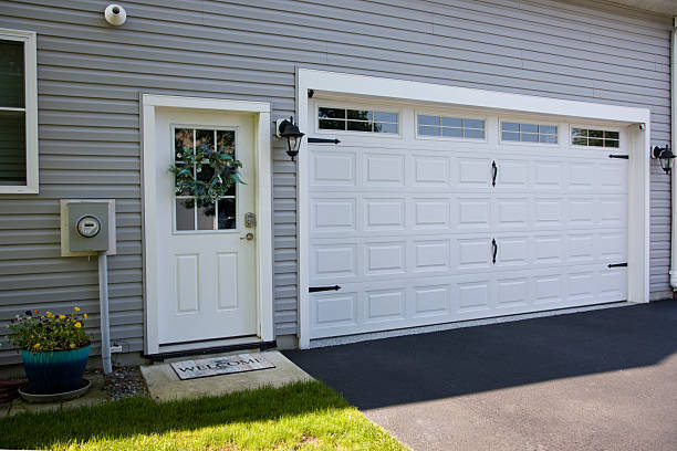 24/7 Emergency Garage Door Panel Replacement experts in Centerville, IA